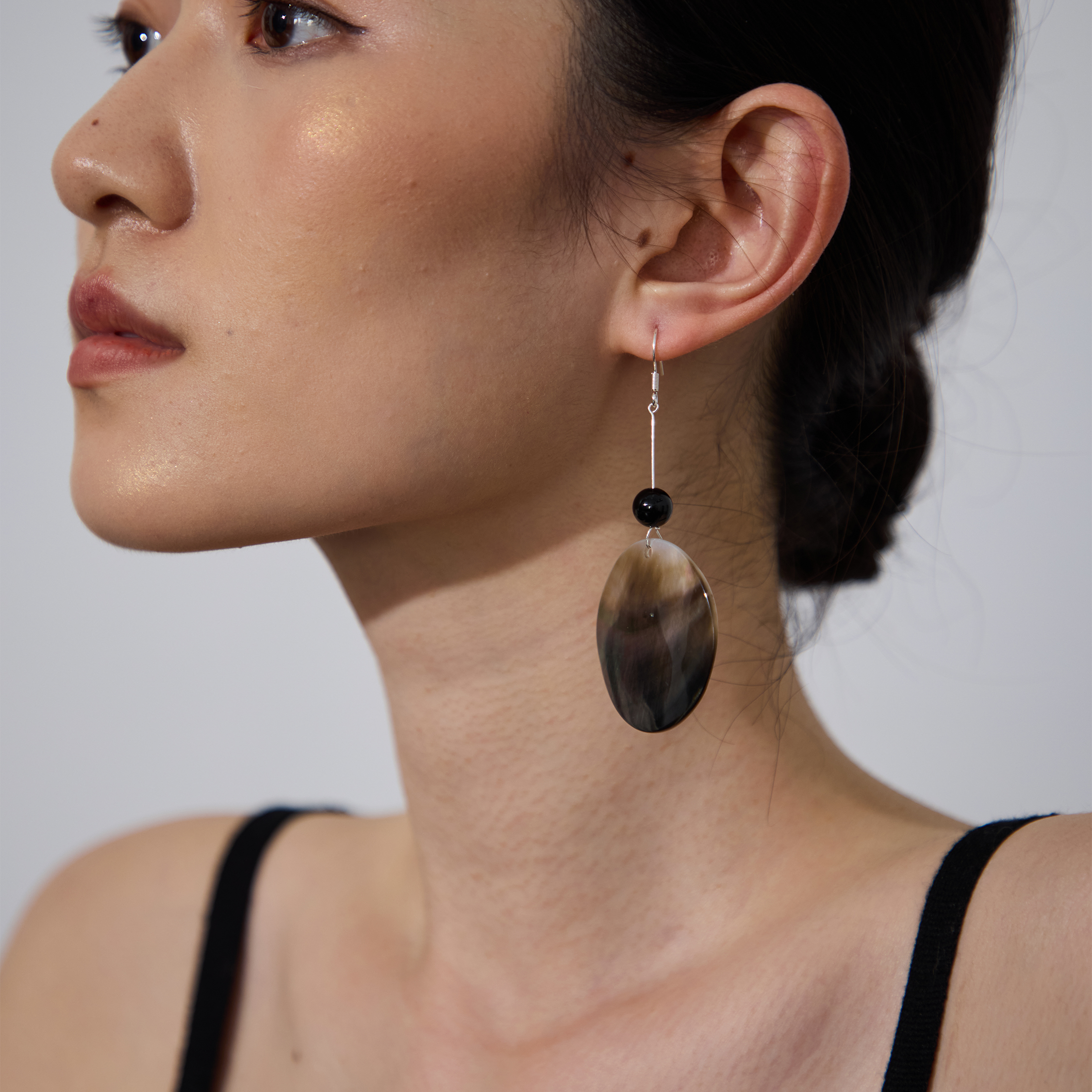 NOEND 25SS 天然黑玛瑙蝶贝 银针手工串珠圆片耳坠耳环