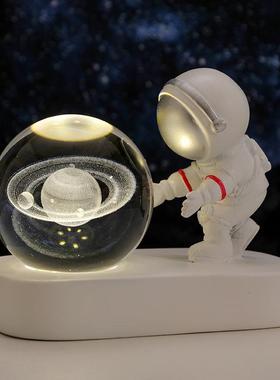 创意宇航员小夜灯3D内雕水晶球发光底座卧室桌面摆件节日礼品