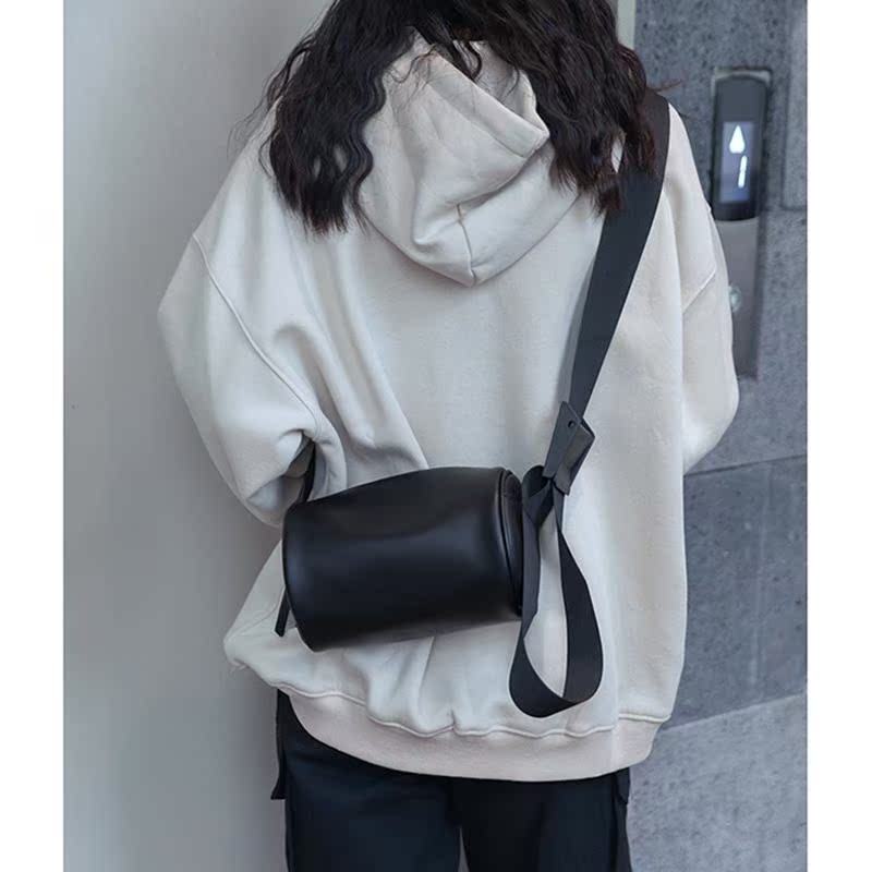 小众圆筒包新款圆柱形休闲斜挎小包女街头嘻哈单肩背包ins超火包