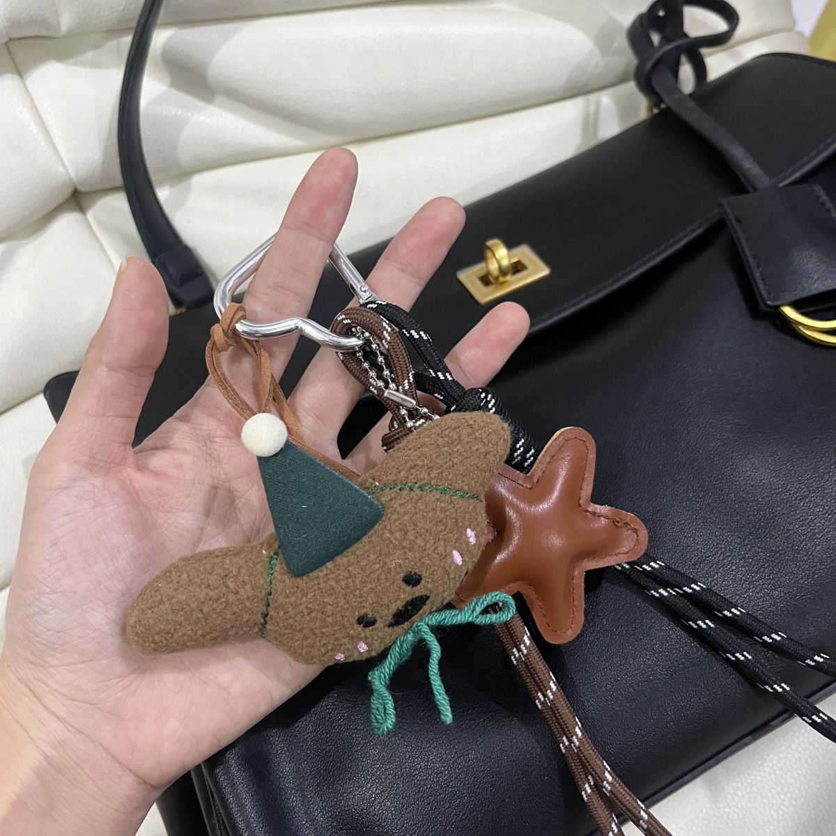 可爱毛绒小熊包包挂件miu系风登山绳手绳卡通玩偶挂饰车钥匙扣潮