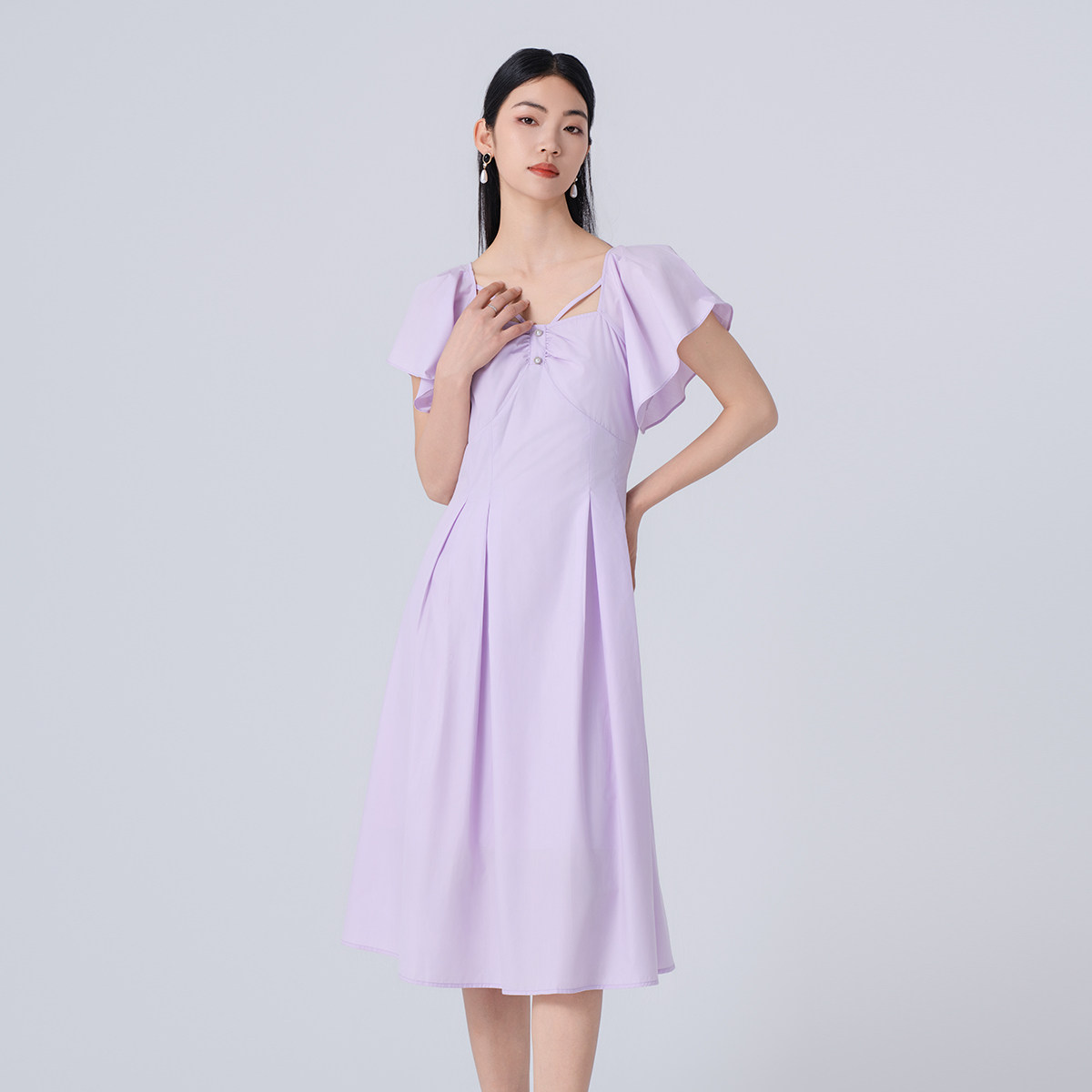 阿依莲女装2026夏新款气质修身高级感优雅露背收腰方领连衣裙子图片