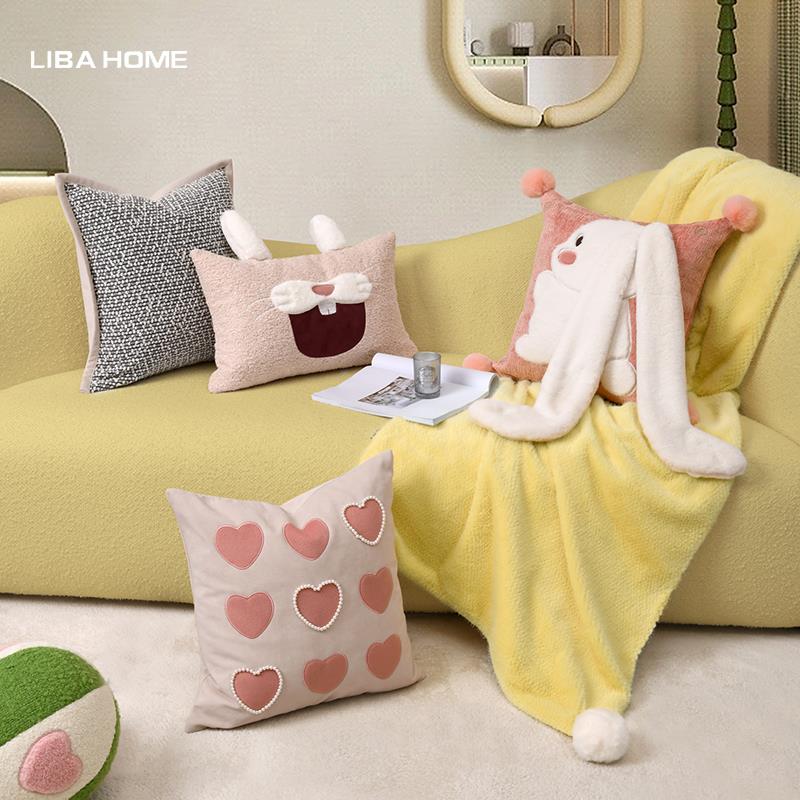 北欧现代轻奢风儿童沙发样板现代创意兔子抱枕粉色床头靠垫腰枕