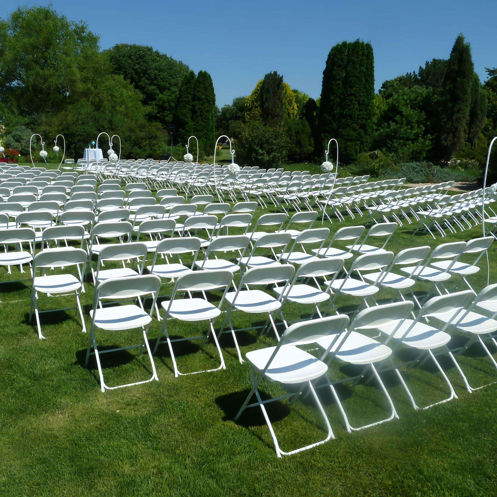 简约轻便白色家用展折椅塑料椅子叠可唱折叠户外体育SNO场会演会