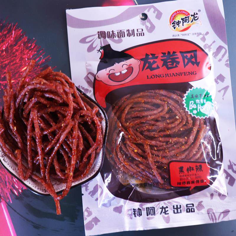 新货新钟阿龙龙卷风黑椒辣条辣片小面筋网红大礼包休闲零食品小吃