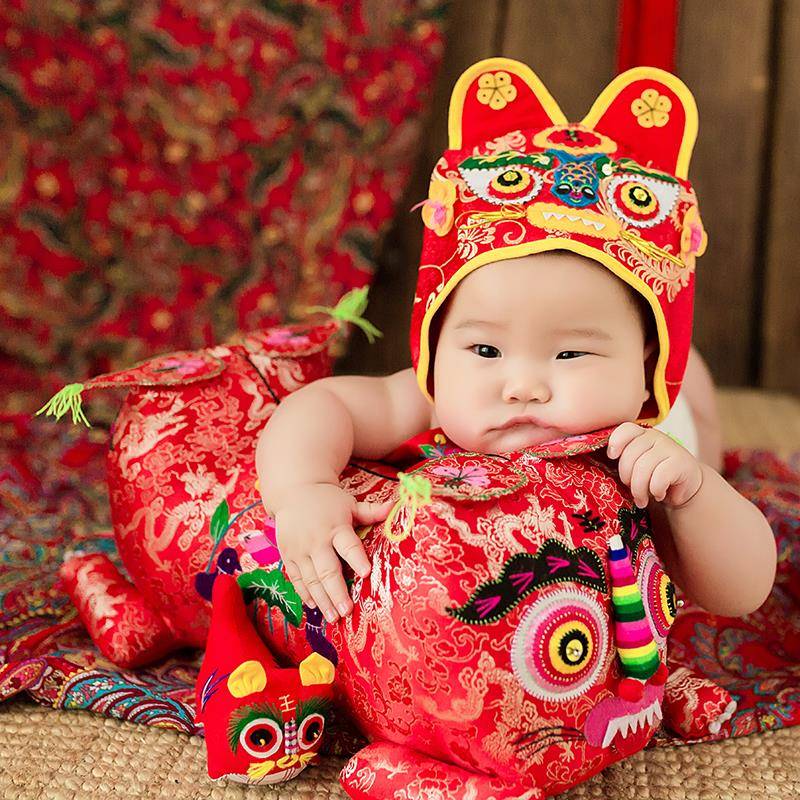 中朴民艺布老虎婴儿满月抓周礼物纯手工刺绣老虎枕头宝宝虎年礼物