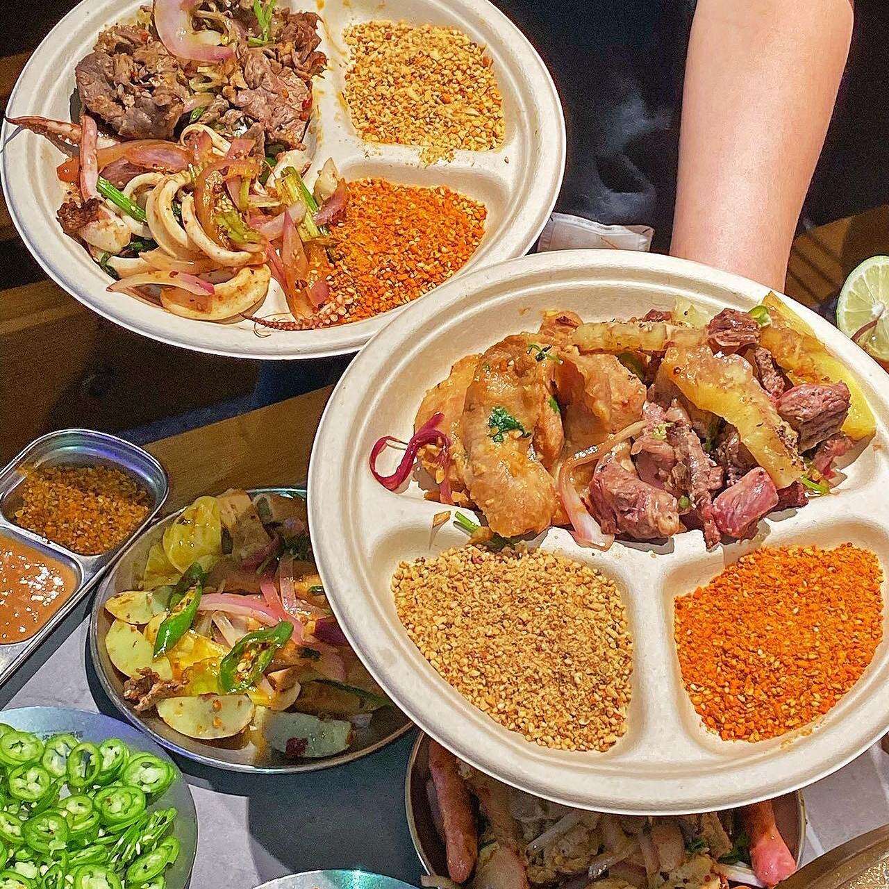 一次性纸盘子家用三格烤肉蘸料盘可降解小吃碟子加厚分格圆形菜盘,餐饮具,一次性餐盒,淘宝优惠券,粉丝福利购,淘宝优惠卷