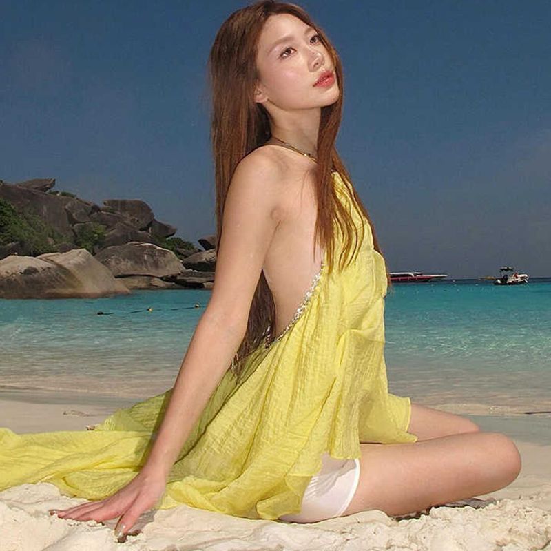 海边度假黄色挂脖上衣连