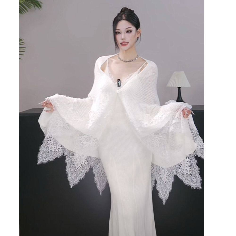 蕾丝拼接针织斗蓬披肩上