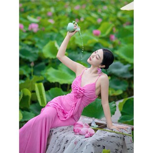 粉色吊带连衣裙禅意清冷感夏季拍下旅行度假长裙高级