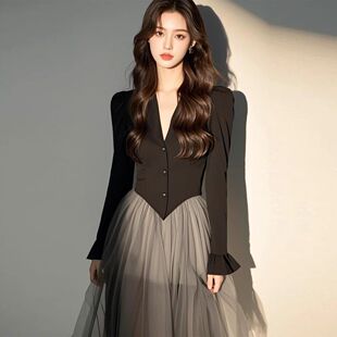富家千金高级感穿搭赫本风黑色拼接网纱连衣裙子2025新款女装春季