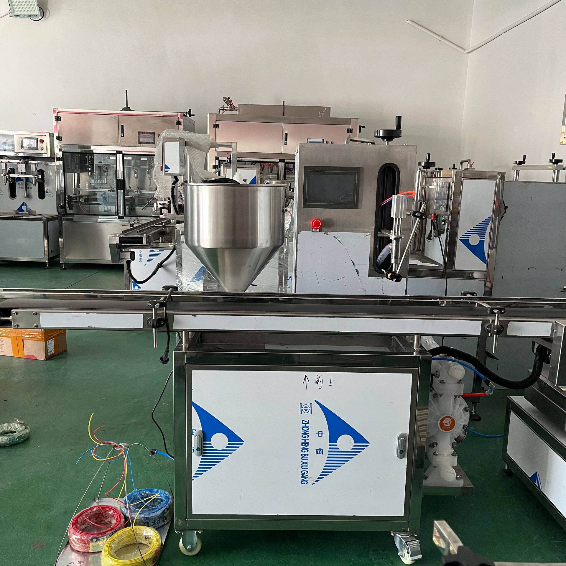 定制全自动液体灌装机 白酒饮料 消毒液清洗剂 酱类定量罐装设备