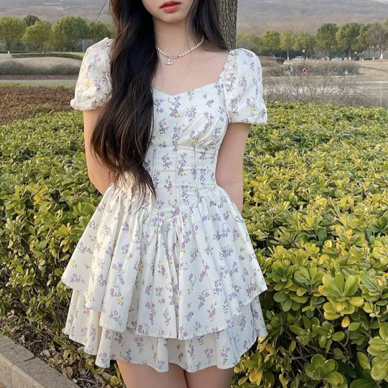法式碎花葡萄紫连衣裙女2025夏新款一字肩方领泡泡袖连衣短裙子