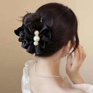 2025新款高端百搭珍珠缎面花苞发夹韩版优雅气质盘头发抓夹发饰女