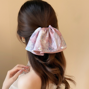 绚丽绯红星空缎面珍珠马尾夹2025新款轻奢百搭时尚半扎发裙摆抓夹