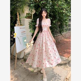 大码 连衣裙 女装 2025夏甜美气质宫廷风收腰绑带显瘦印花方领中长款