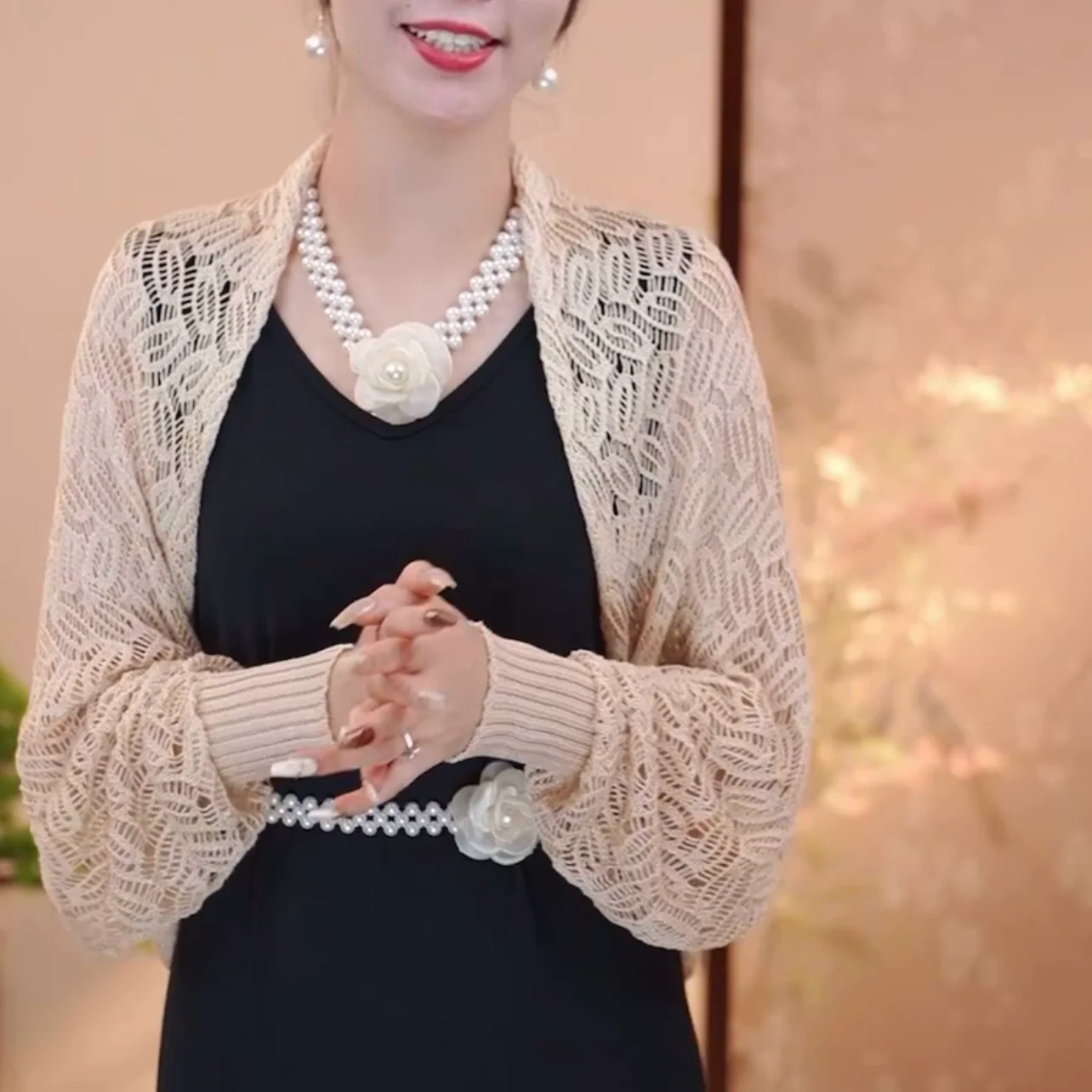 春夏季冰丝套袖空调披肩搭肩围巾时尚百搭镂空针织防晒开衫坎肩女
