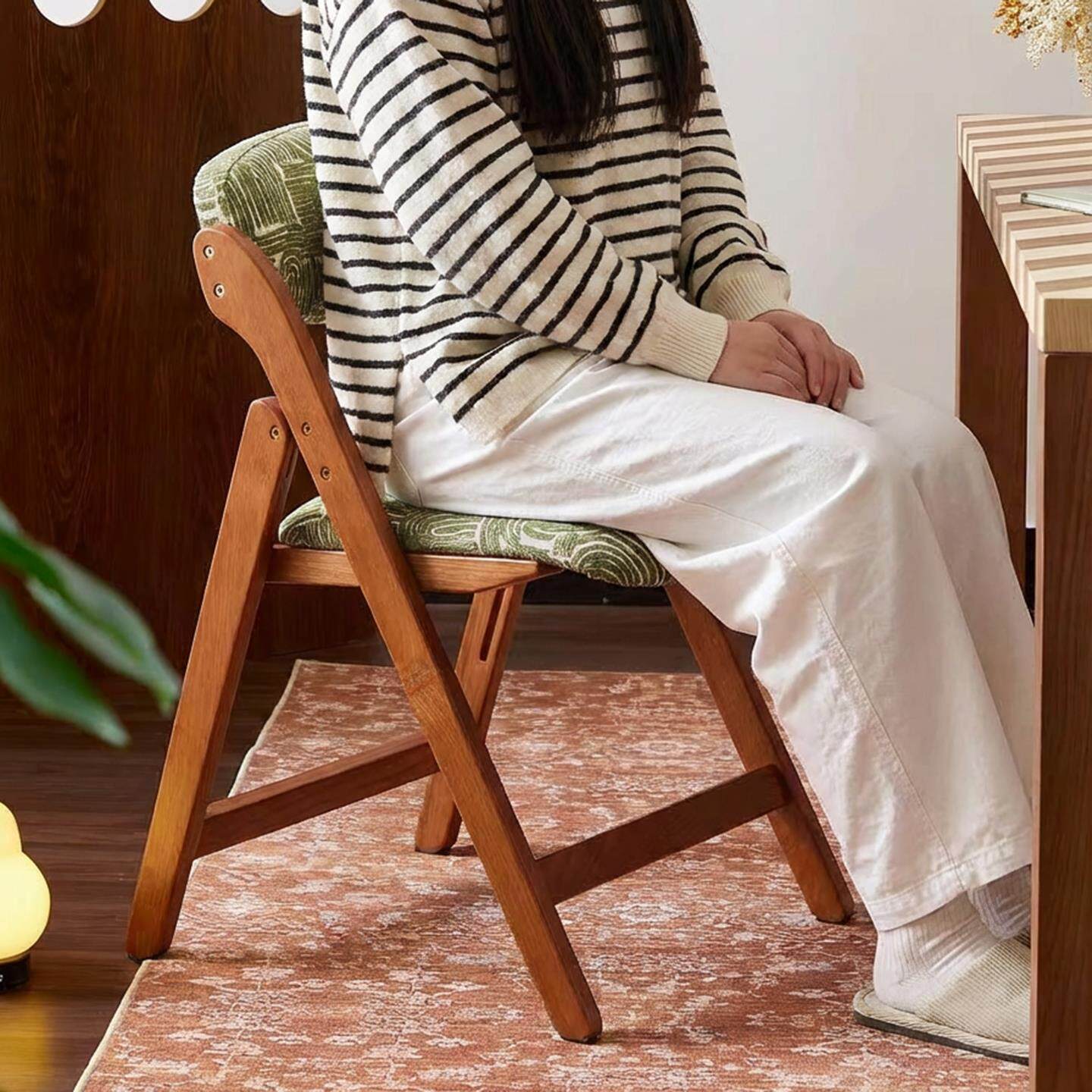 中复古风设计师可折叠实木餐桌椅2026新款家用小户型软包靠背椅子