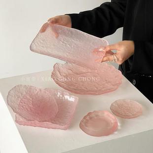 高级感粉色不规则冰露玻璃盘子家用点心碟水果盘圆形甜品托盘餐具