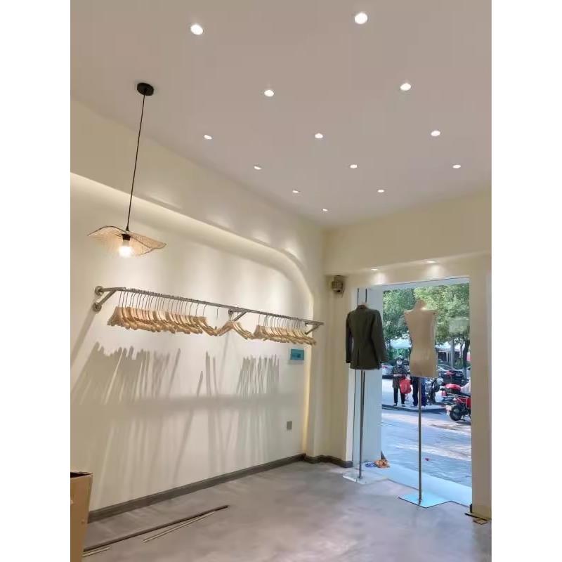 不锈钢拉丝墙上壁挂服装展示架服装店专用网红陈列架上墙架可定制