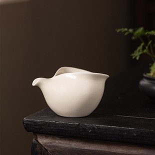 汝窑黄汝泡茶公道杯家用陶瓷公杯分茶器功夫茶具创意茶海茶具配件