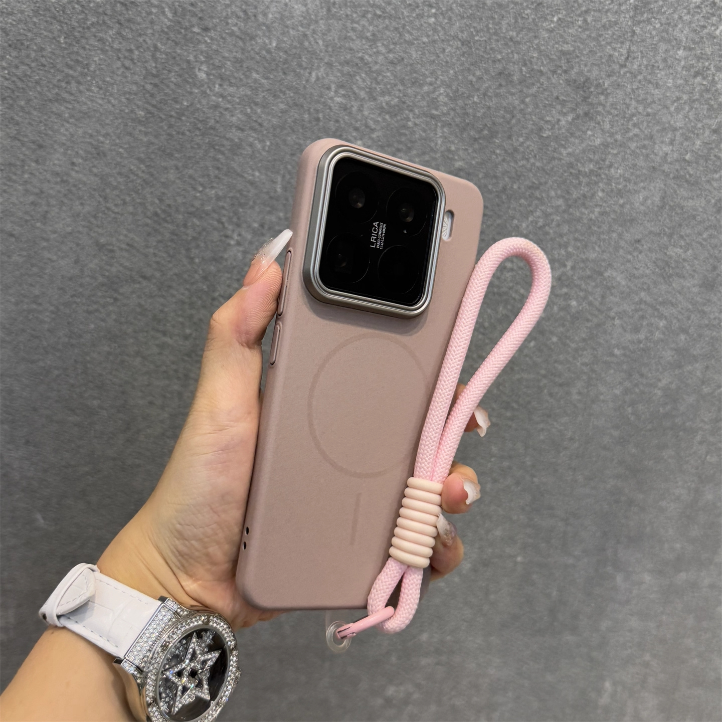 磨砂抗指纹磁吸手机壳适用苹果16e超薄iPhone15promax钛灰色镜头圈14plus粉13冷淡风12/11硬S25/24+/23ultra