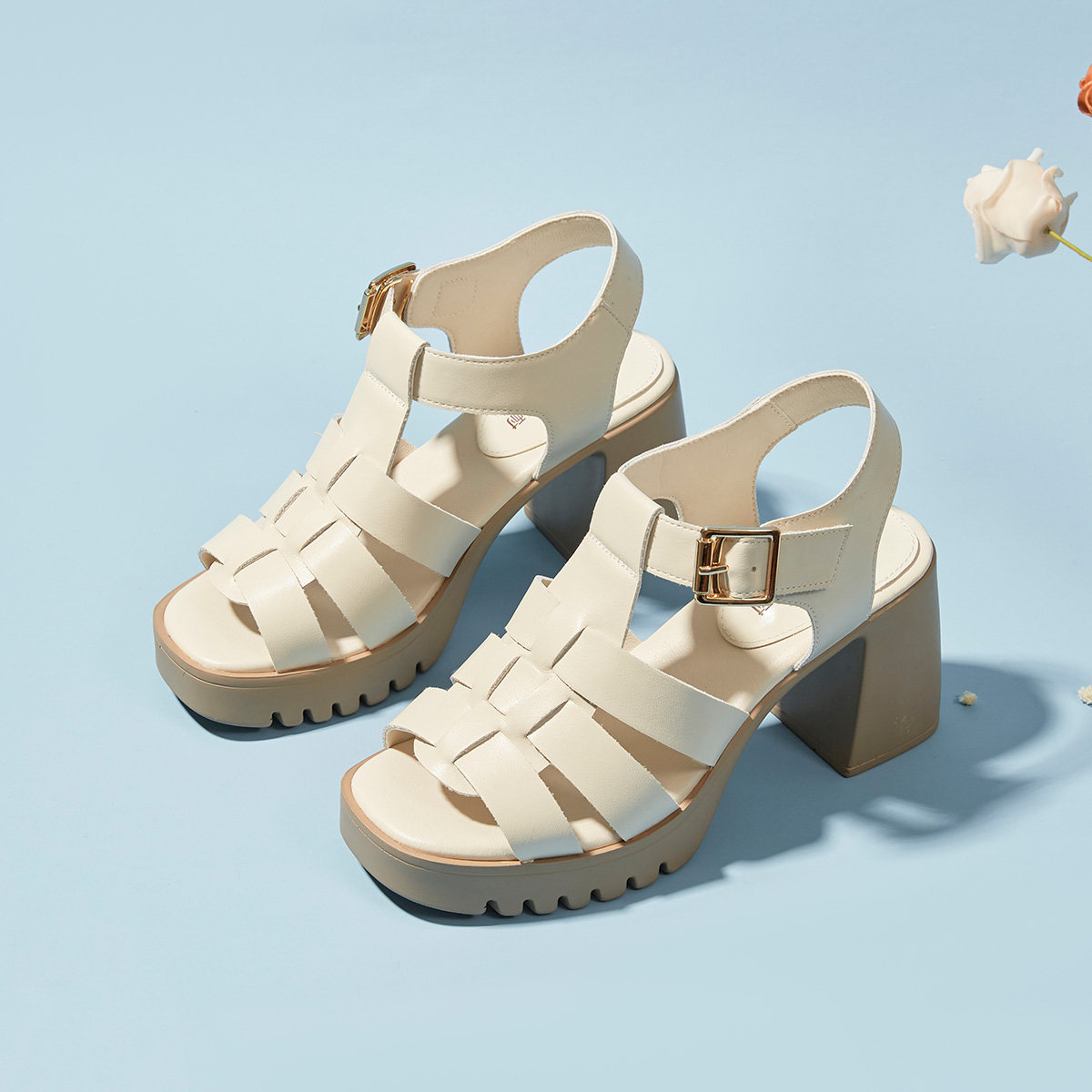 华耐断码清仓商场同款粗跟罗马凉鞋女2025春夏新款一字扣增高凉鞋