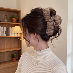 冬季毛绒抓夹女高级感2025新款大号发量多毛毛发夹后脑勺鲨鱼夹子