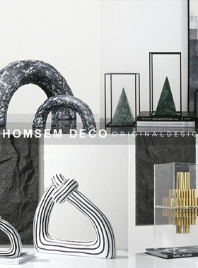 新中式现代树脂三角几何摆件软装饰品陈列柜展柜书房酒店大堂摆设