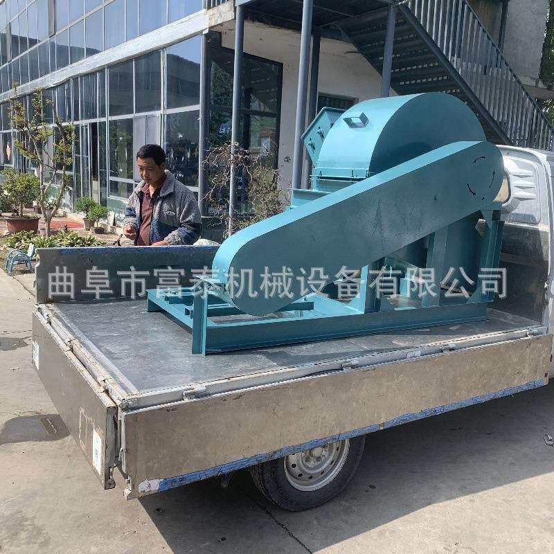 出南非移动式料WJF木屑机木材角削片设备小口边型园林树枝粉碎机