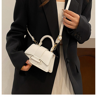 白色斜挎包冬纯色简约气质手提包