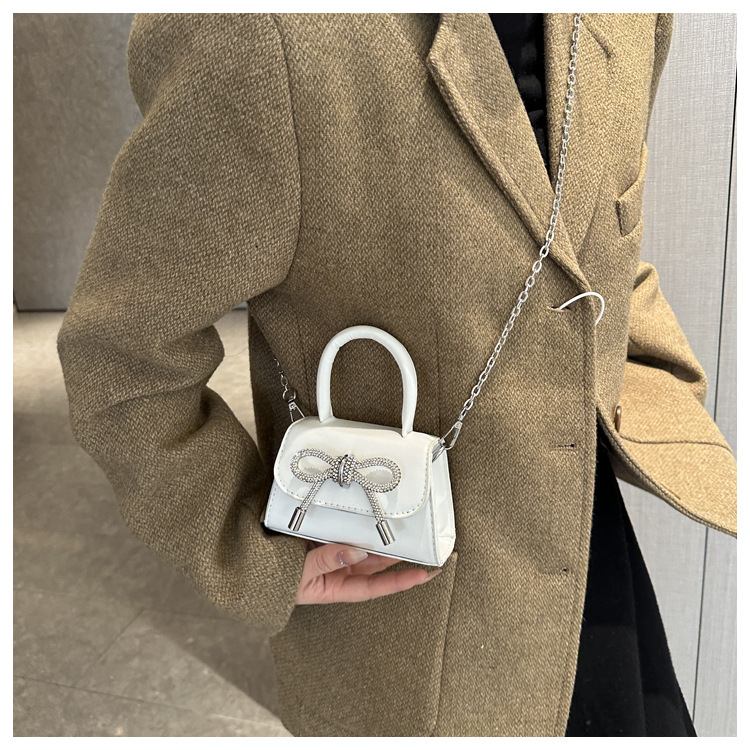 白色斜挎包冬ins小众法式质感