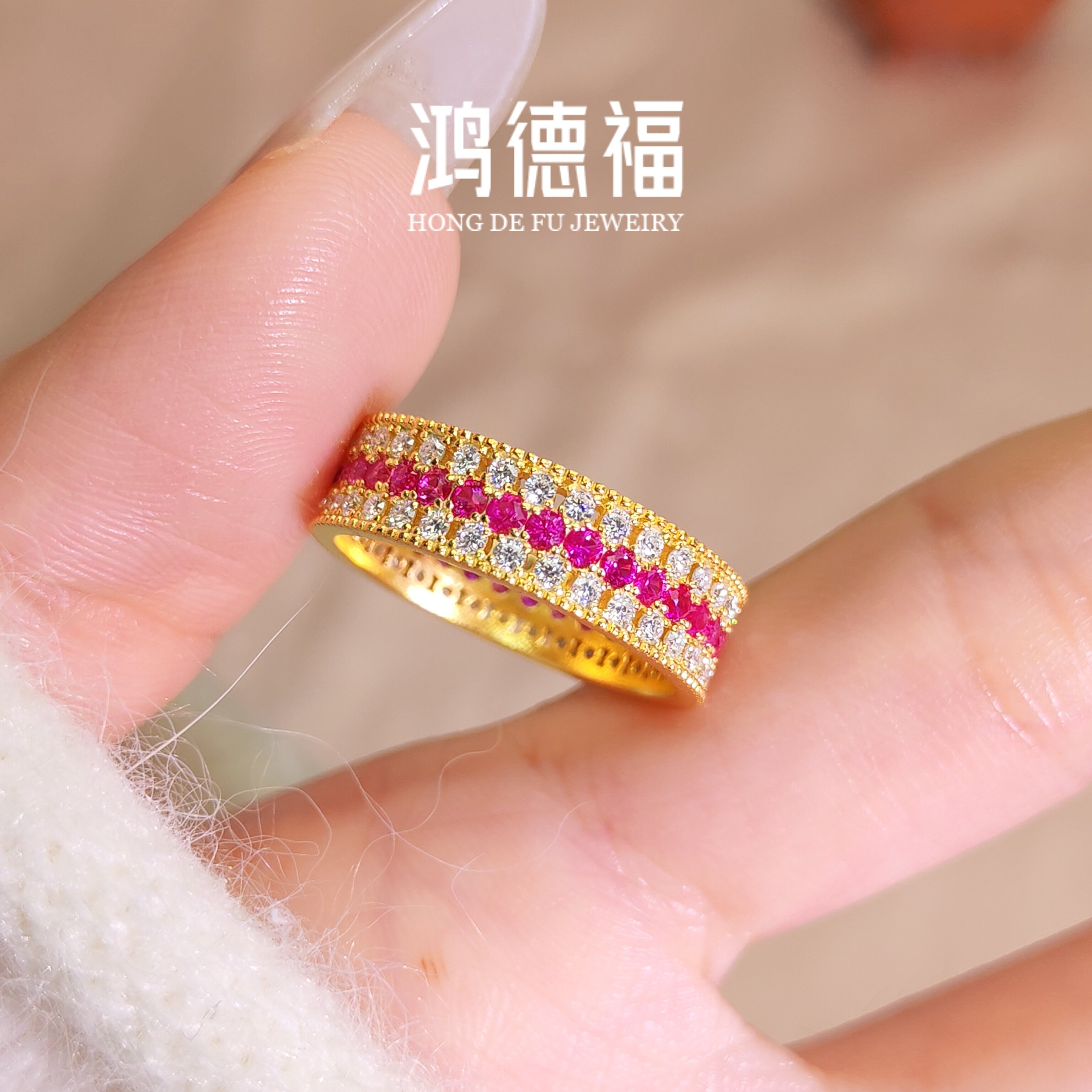 黄金古法足金红宝石莫桑钻镶嵌满天星固口宽版三排满钻戒指情侣款
