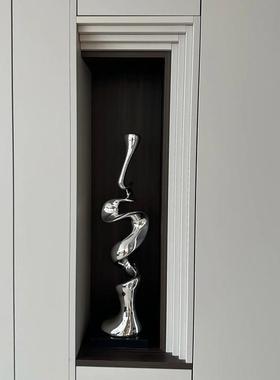 样板间入户玄关装饰摆饰客厅电视柜旁边现代轻奢酒店艺术抽象雕塑