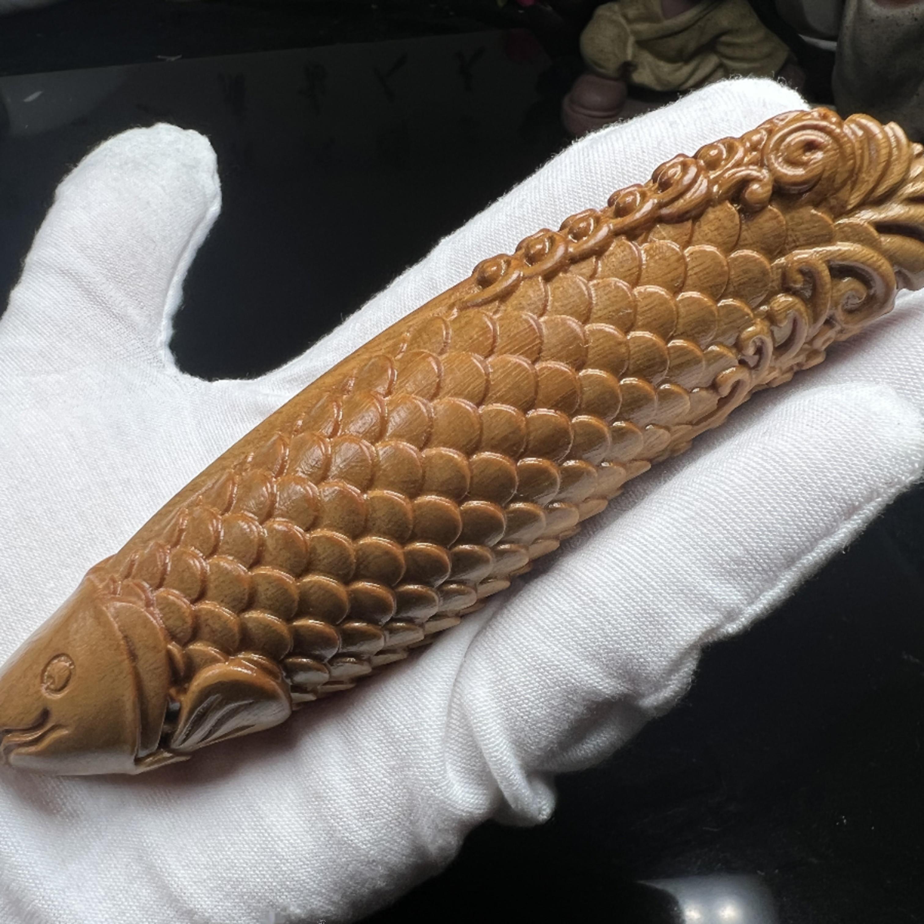 潭柘寺石鱼绿檀木雕刻福鱼把件手把件