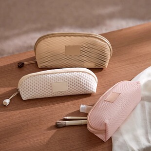 日本化妆包小便携式女包内收纳小包2025新款高端旅行洗漱口红杂物