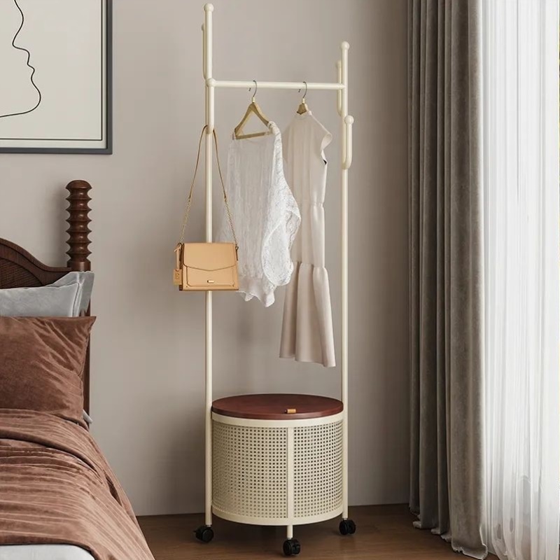 奶油衣帽架落地日式卧室移动挂衣架衣架家用简约藤编脏衣篓收纳