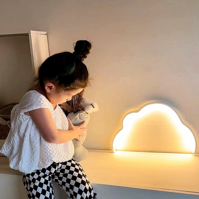 小夜灯可爱云朵婴儿男女孩卧室床头台灯喂奶护眼儿童房免布线壁灯