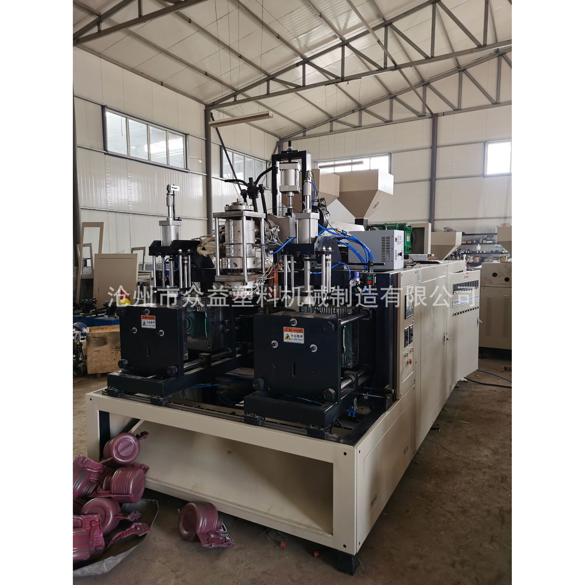 供应条纹壶双色水壶双色喷壶中空吹塑机吹瓶机