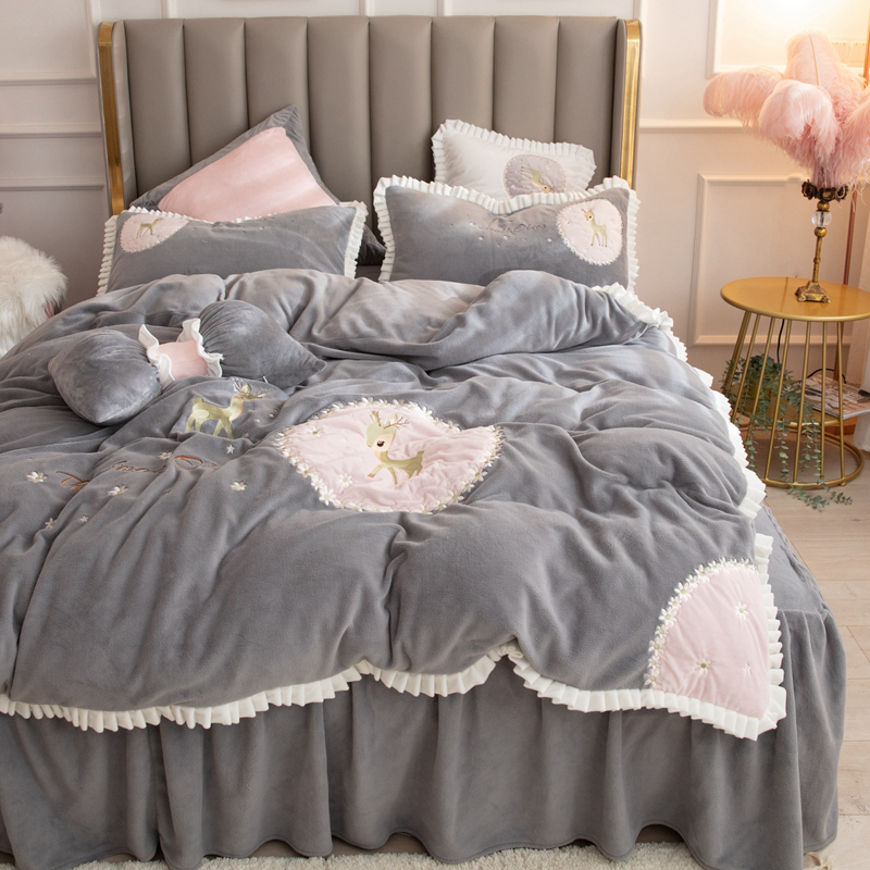 极速冬季保暖短毛绒床裙款四件套1.D8m刺绣双面加厚珊瑚绒被套加