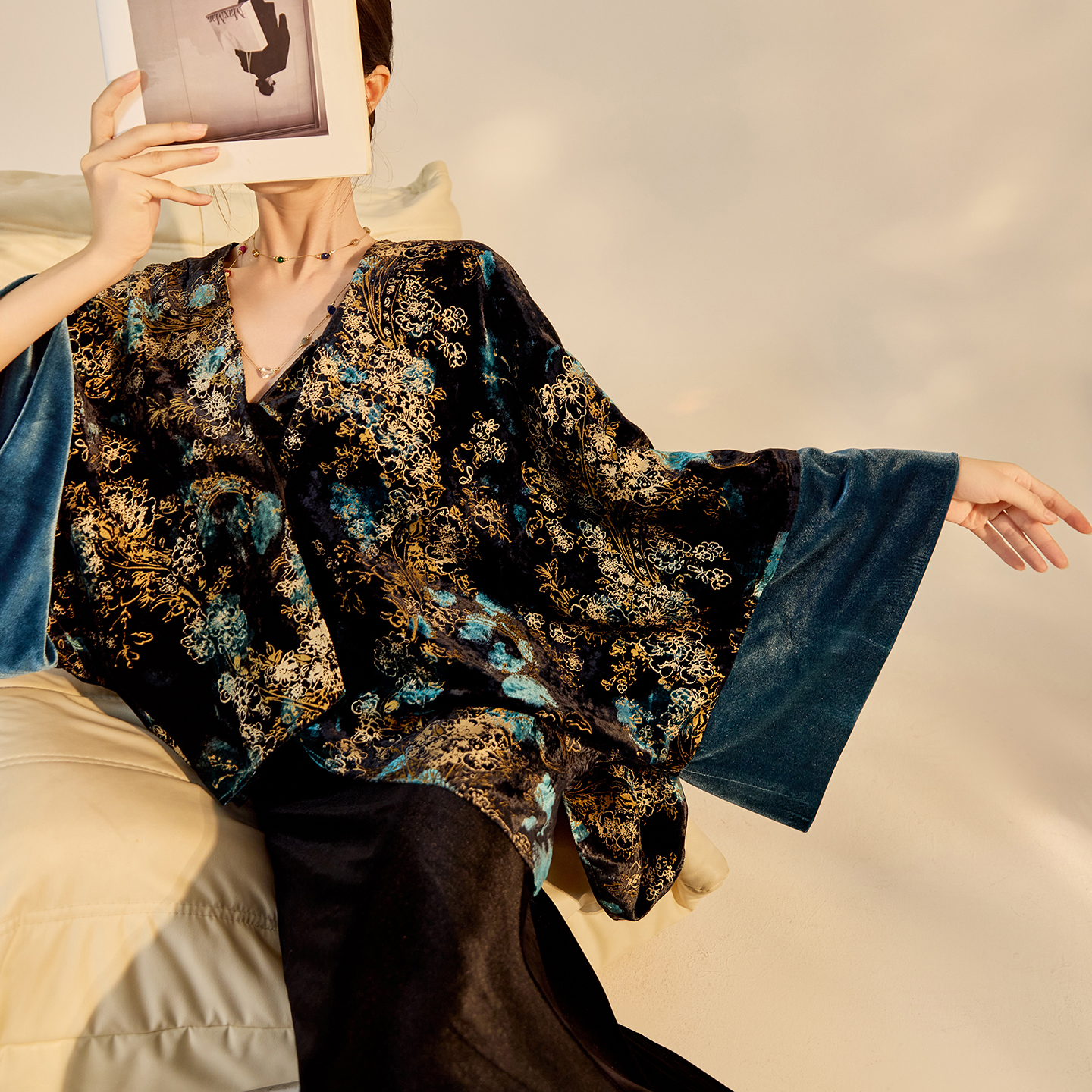 国风新中式刺绣外套长裙丝绒套装