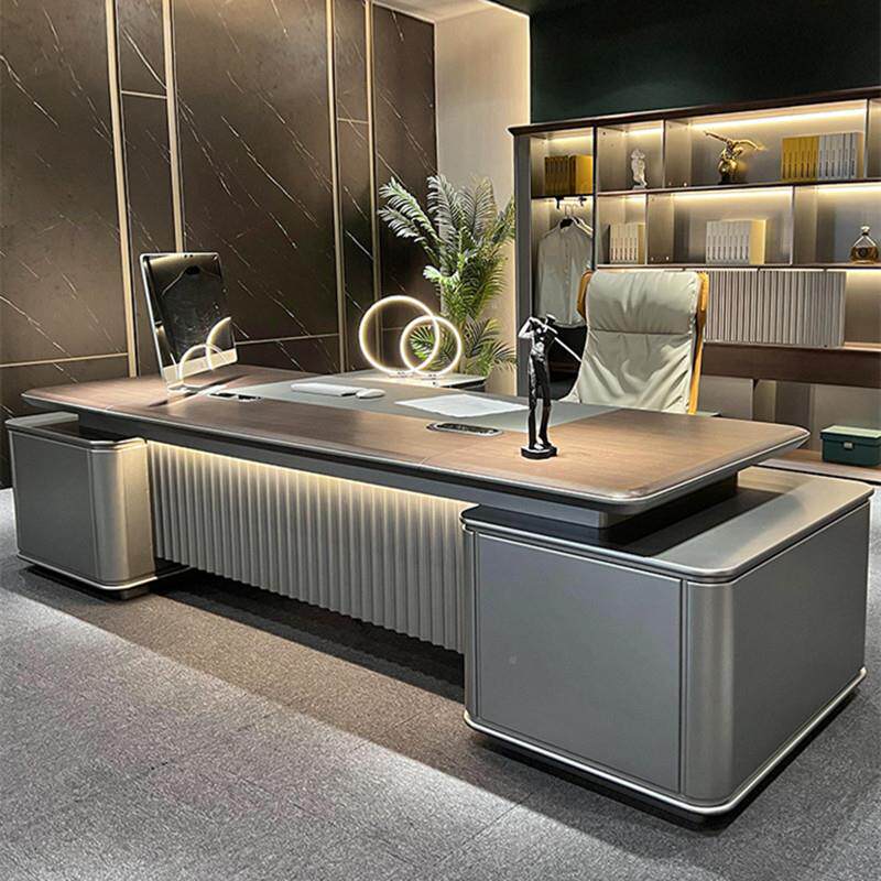 高端大老板总裁公桌具董事长办公桌现DBT代气轻奢办家桌椅组合