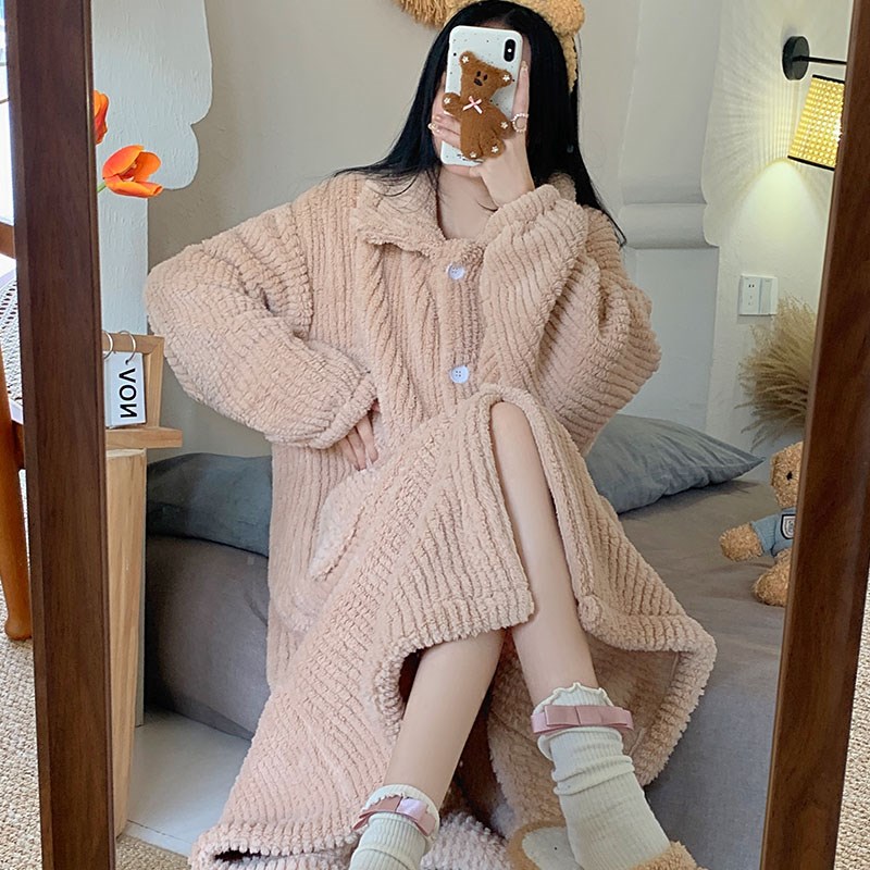 新中式紫色加厚保暖珊瑚绒睡袍女冬季加绒宽松大码200斤长款睡裙