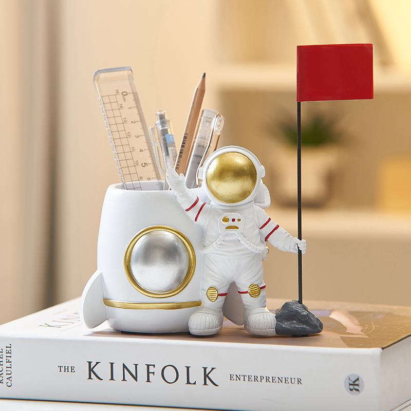 宇航员笔筒创意可爱大容量家用书桌毕业礼物办公室摆件教师节礼物