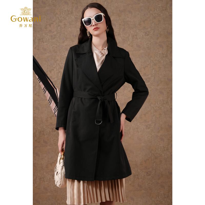商场中长款风衣乔万尼