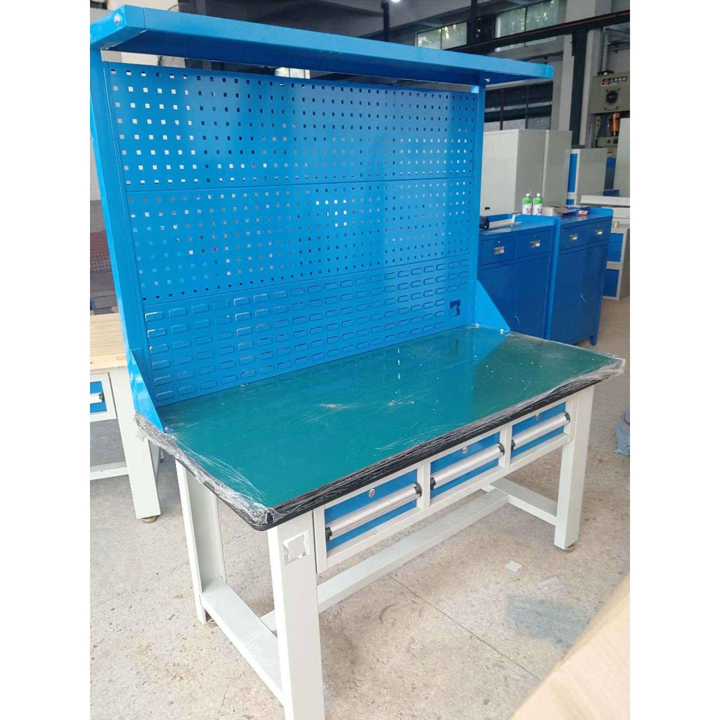 东莞直销防静电工作台重型工作台灯架挂板工作台钳工台