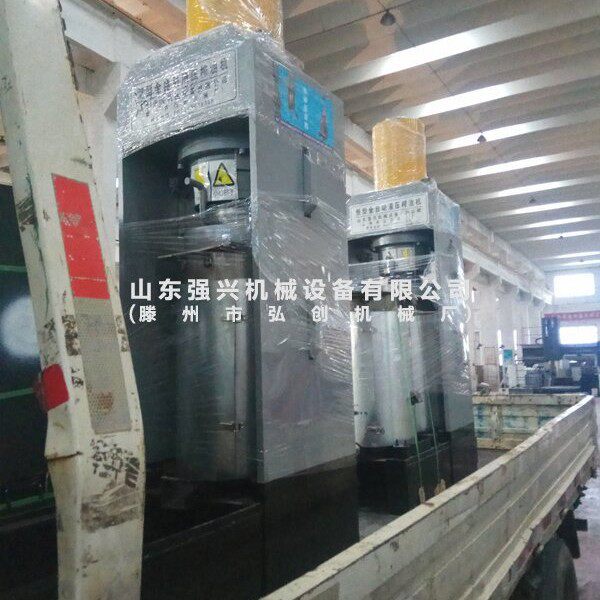 真实压力立式榨油机     老式笨榨土榨做法新型液压榨油机