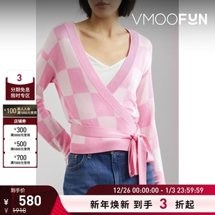 早春女别致芭比粉格纹针织围裹式 Goya Stine 上衣 折扣