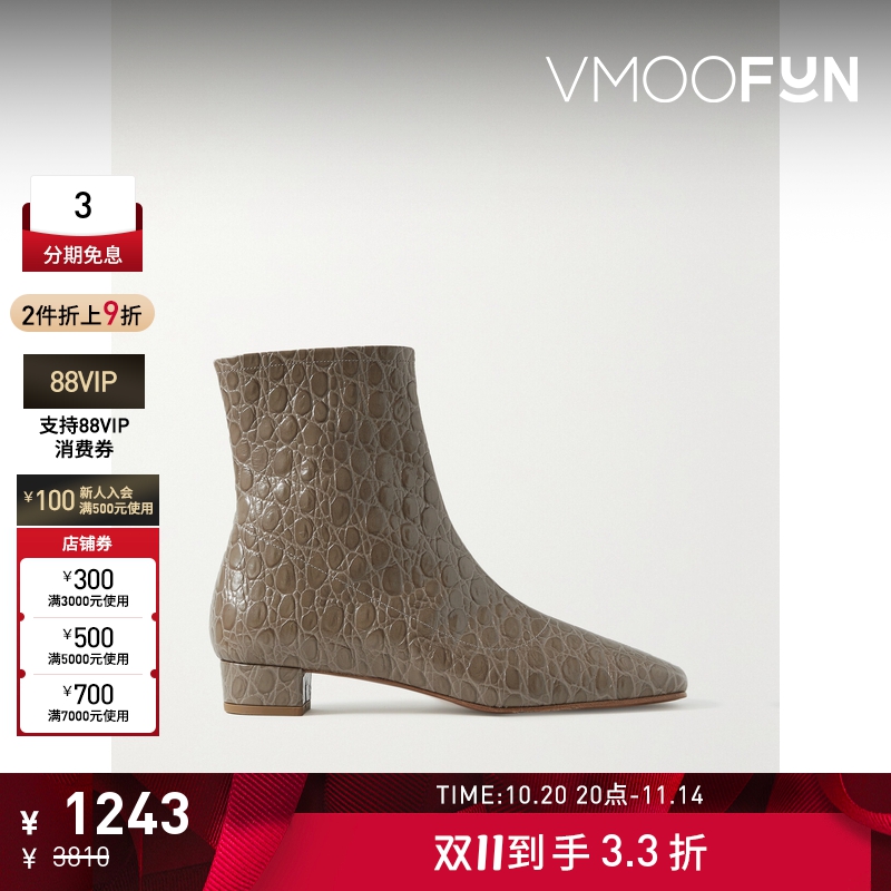 【折扣】BY FAR Este 女藕灰色仿鳄鱼纹皮革方头粗跟踝靴