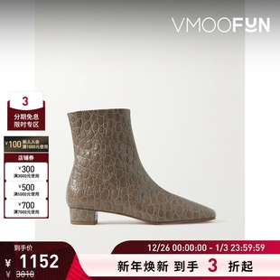 Este FAR 女藕灰色仿鳄鱼纹皮革方头粗跟踝靴 折扣