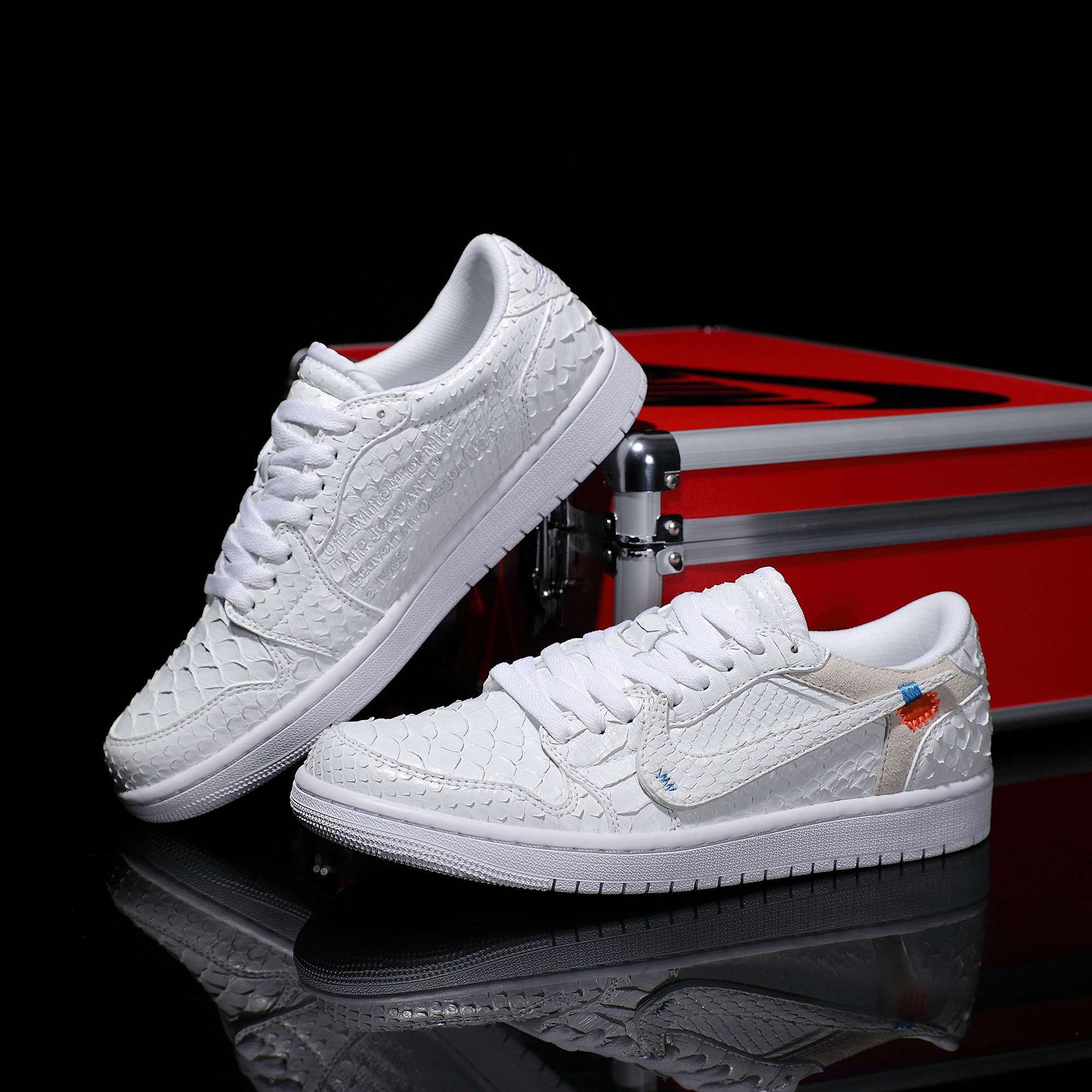 Nike耐克 【定制球鞋】Air Jordan1纯白蟒蛇皮真皮情侣款潮鞋轻奢